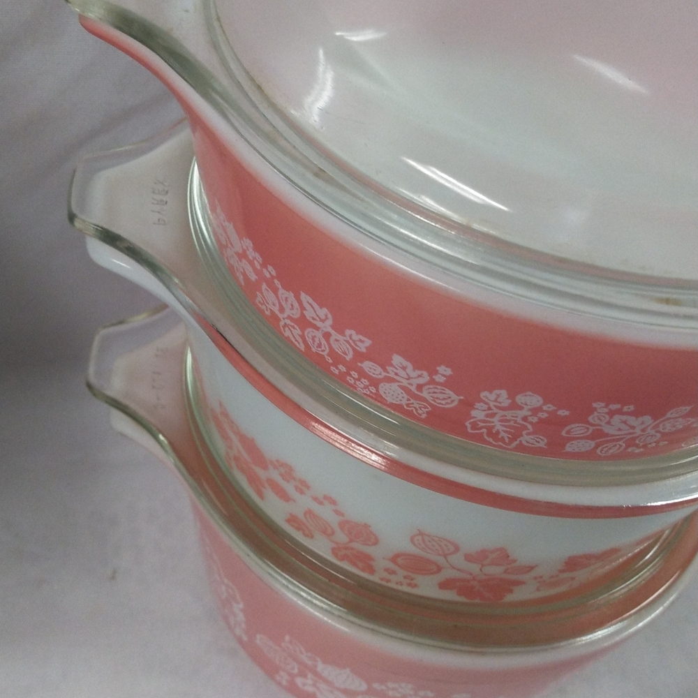 Mid-century Pyrex Pink Gooseberry Casserole Bowls - Picture 3 of 9